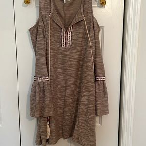 Adorable fall cold shoulder dress. Gray marled, tassel tie, embroidered M